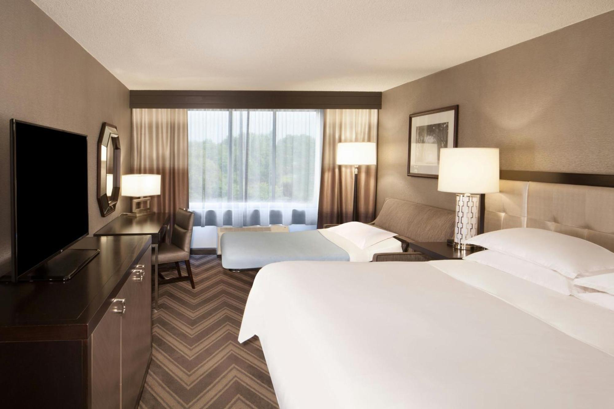 Sheraton Bucks County Langhorne Exterior photo